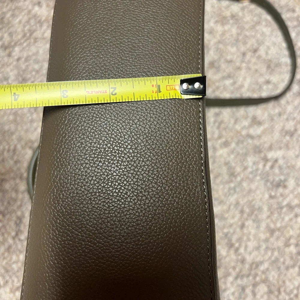 Beautiful Green Michael Kors Purse - Picture 3 of 12